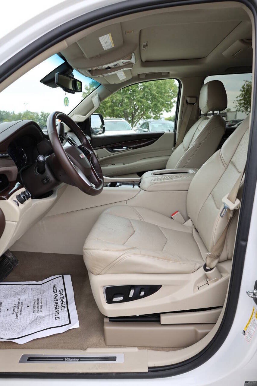 Used 2016 Cadillac Escalade ESV Premium AWD/4WD image 13
