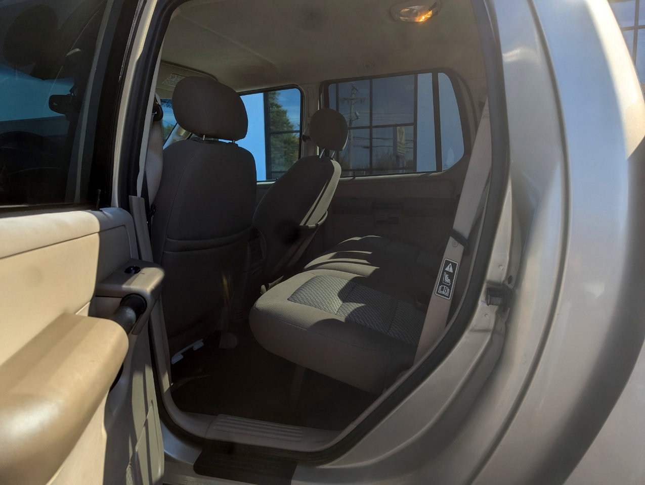 Used 2003 Ford Explorer Sport Trac XLT image 32