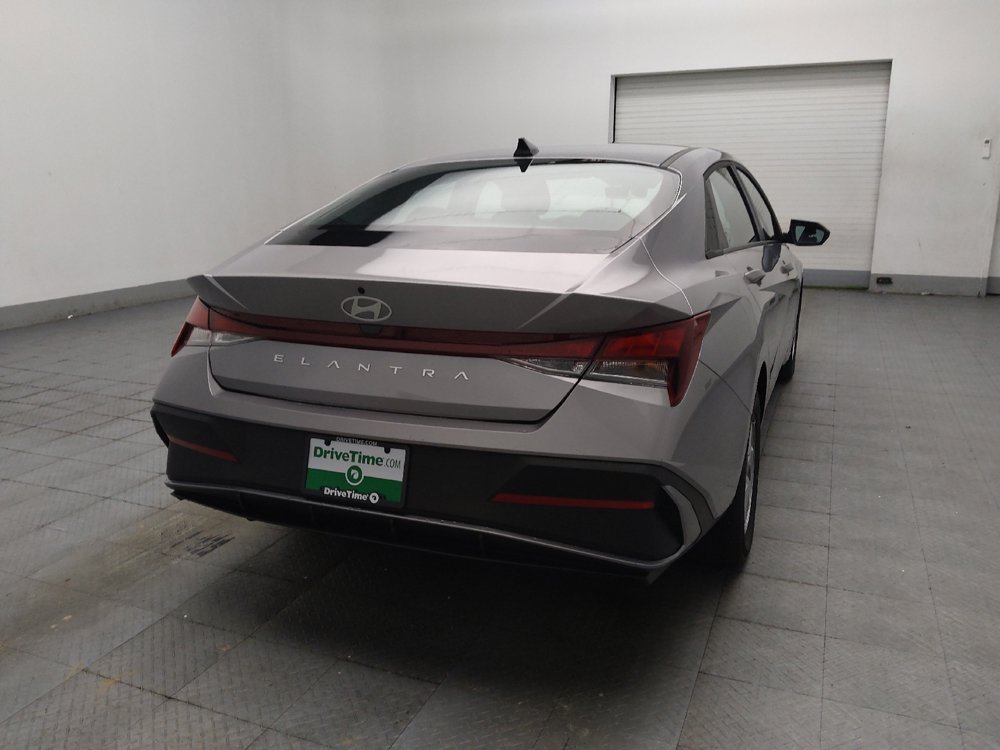 Used 2025 Hyundai Elantra SE FWD image 9