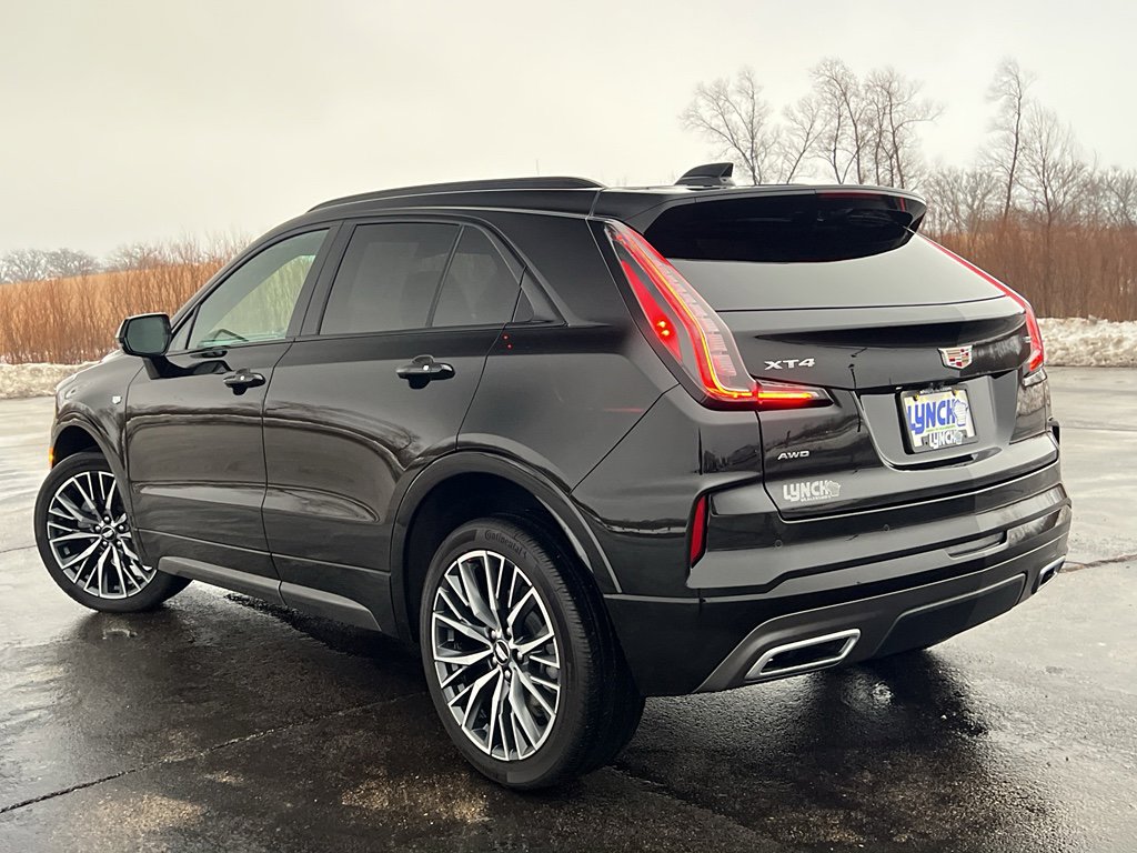 Used 2024 Cadillac XT4 Sport image 2