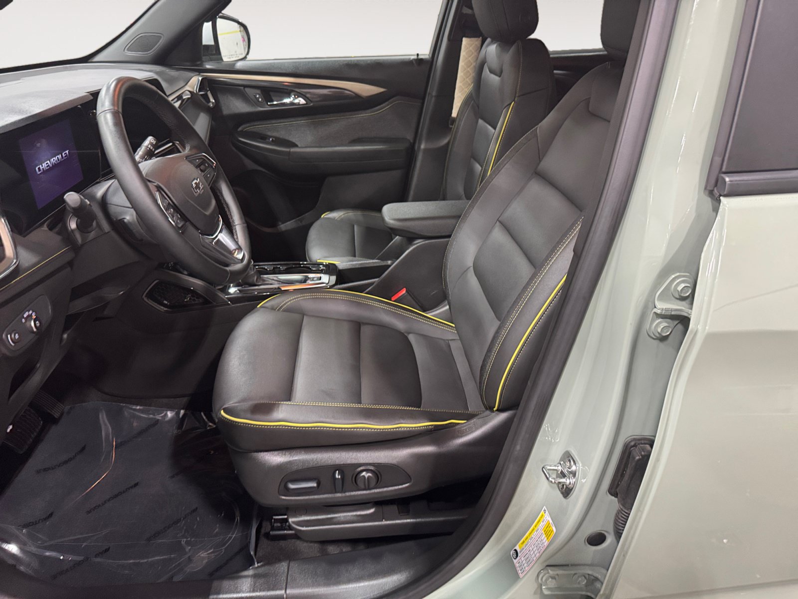 Used 2025 Chevrolet TrailBlazer ACTIV w/ Convenience Package FWD image 9