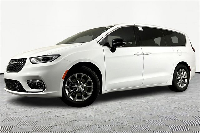 New 2026 Chrysler Pacifica Limited image 1