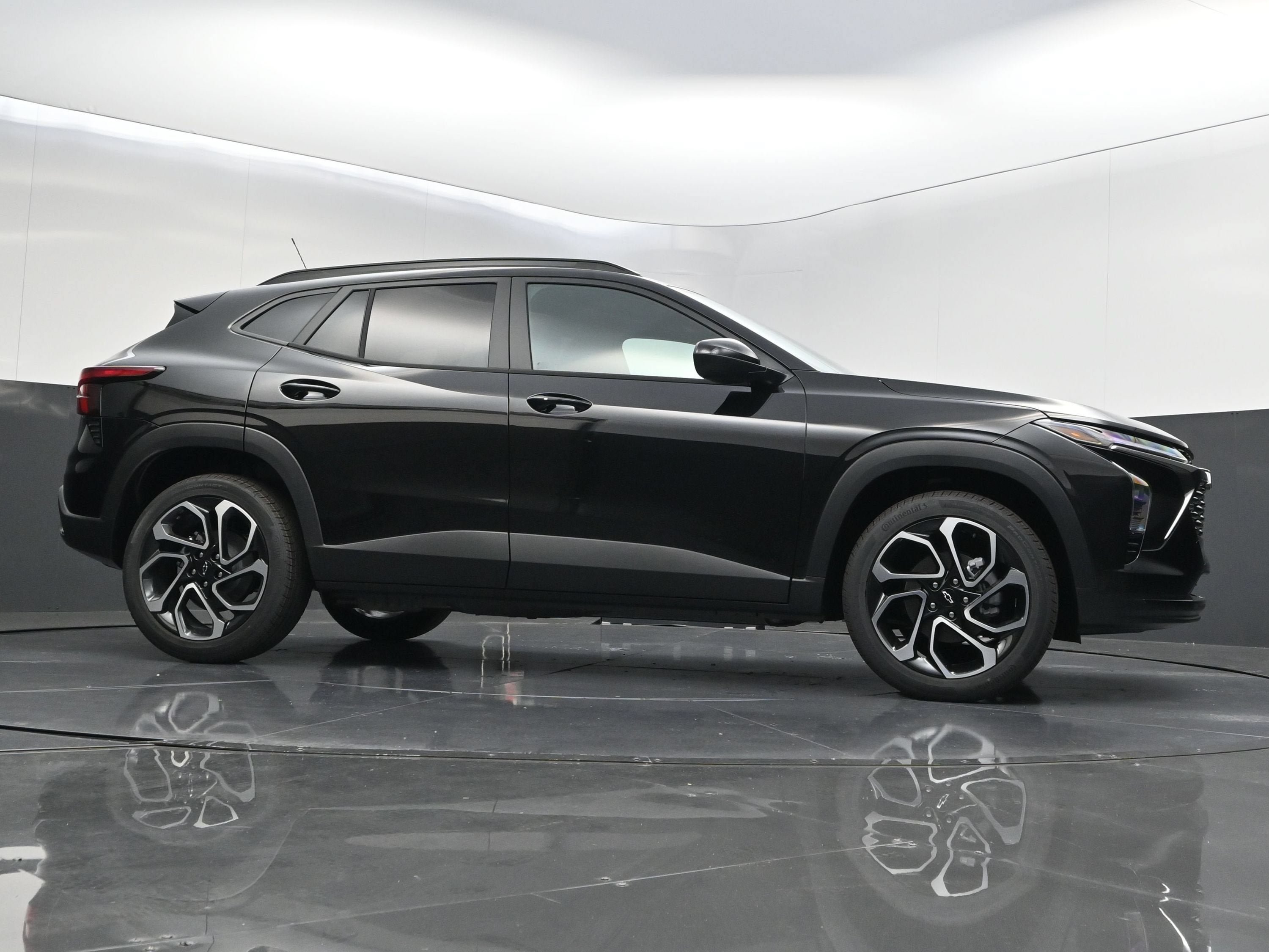 New 2026 Chevrolet Trax RS w/ Sunroof Package FWD image 44