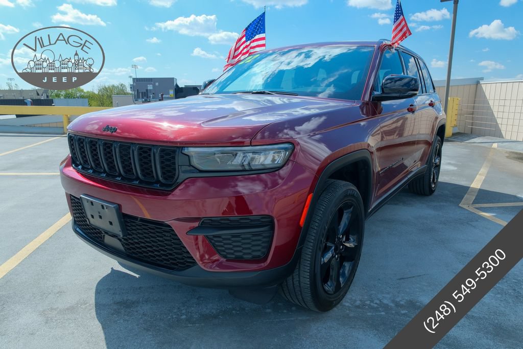 Used 2022 Jeep Grand Cherokee Altitude AWD/4WD image 8