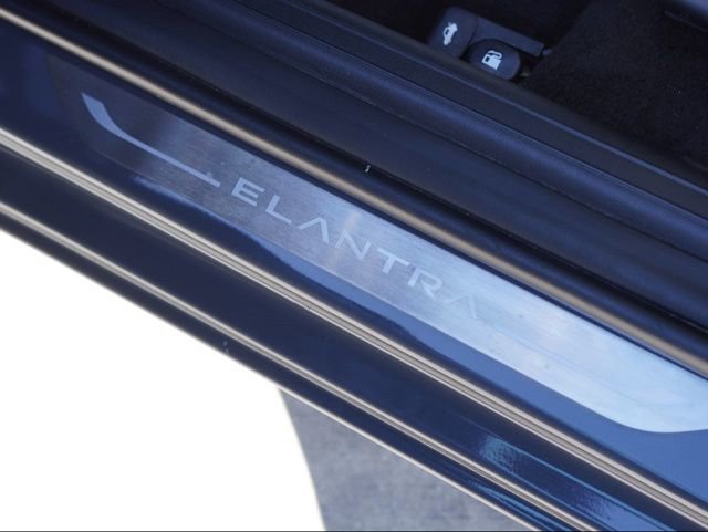 Used 2025 Hyundai Elantra SE image 29