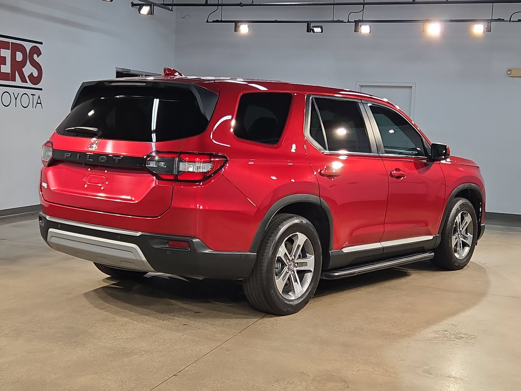 Used 2025 Honda Pilot EX-L image 7