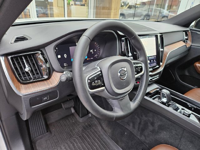 Used 2023 Volvo XC60 B5 Plus w/ Climate Package AWD/4WD image 23