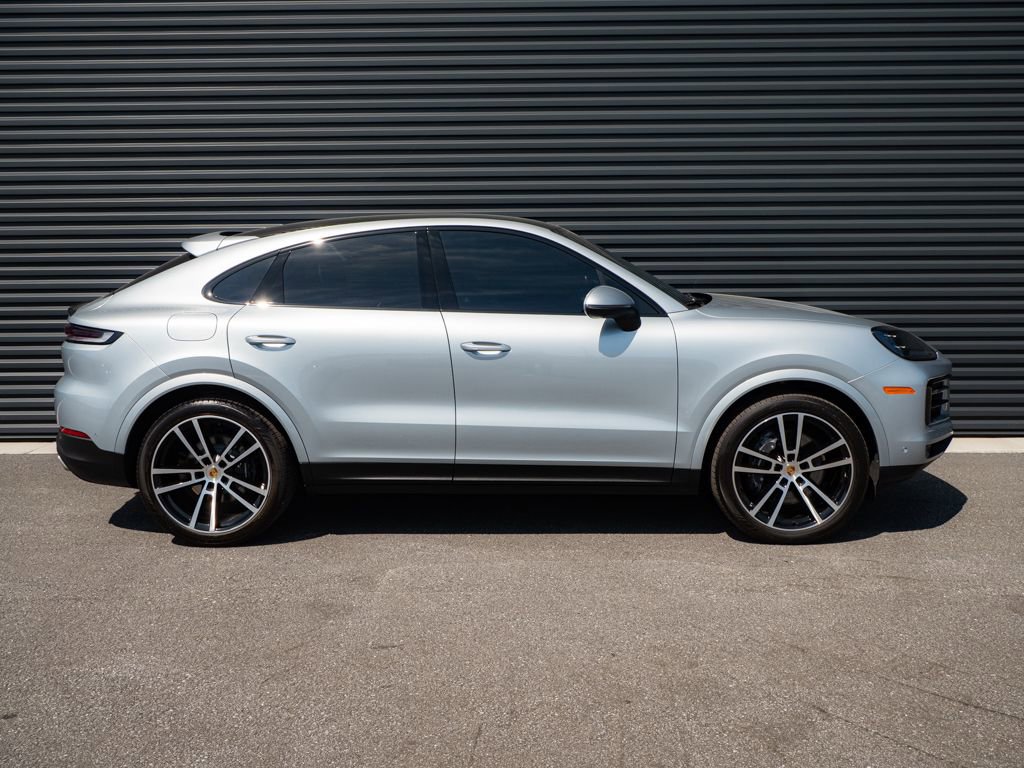 Certified 2024 Porsche Cayenne Coupe AWD/4WD image 29