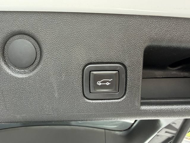 Used 2020 Chevrolet Equinox LT w/ Driver Convenience Package AWD/4WD image 32