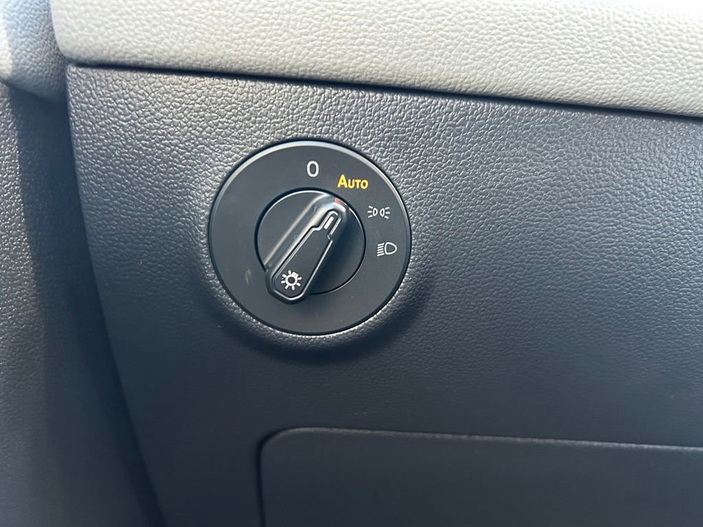 Used 2023 Volkswagen Taos SE image 19