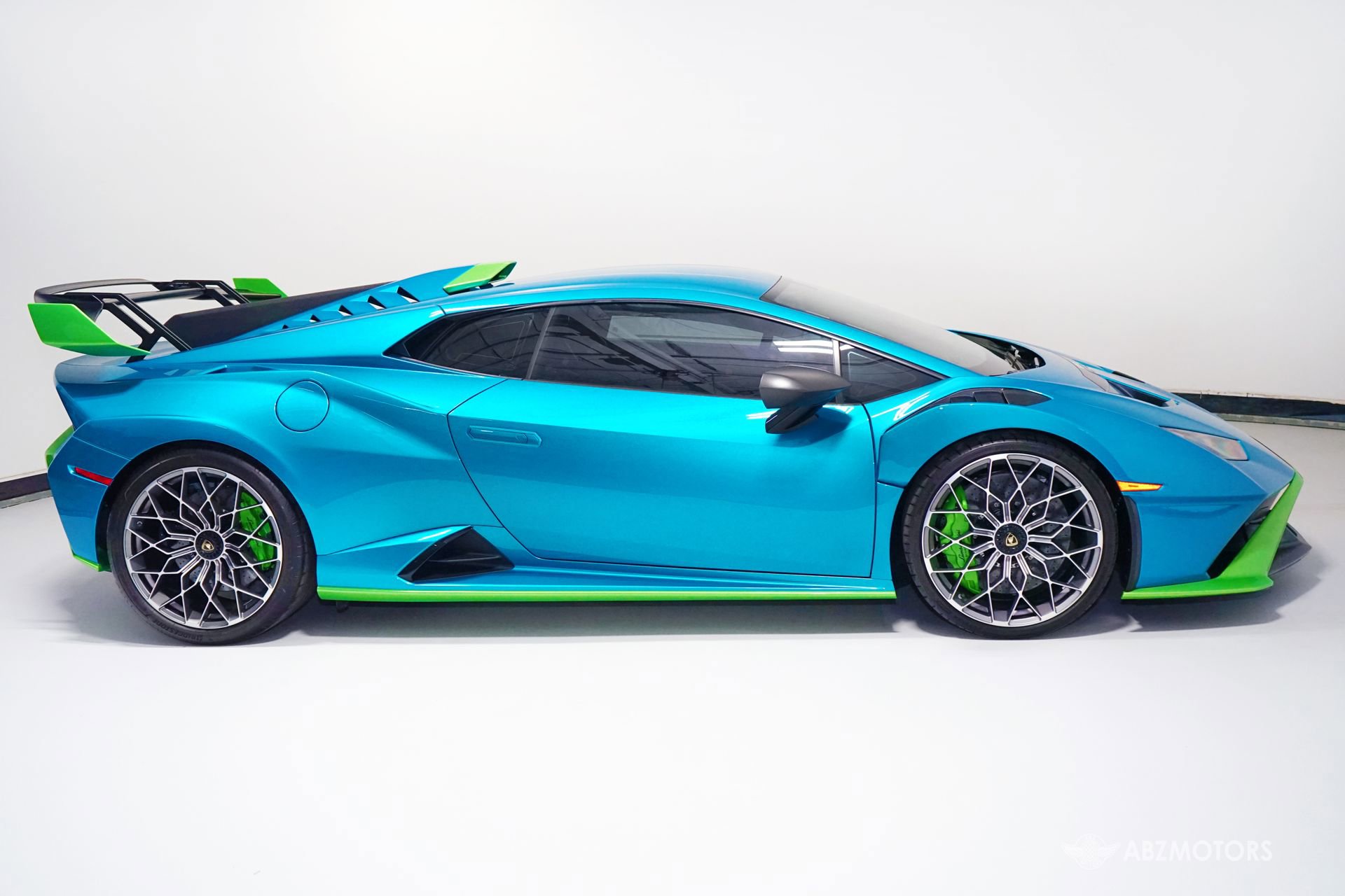 Used 2022 Lamborghini Huracan STO image 4