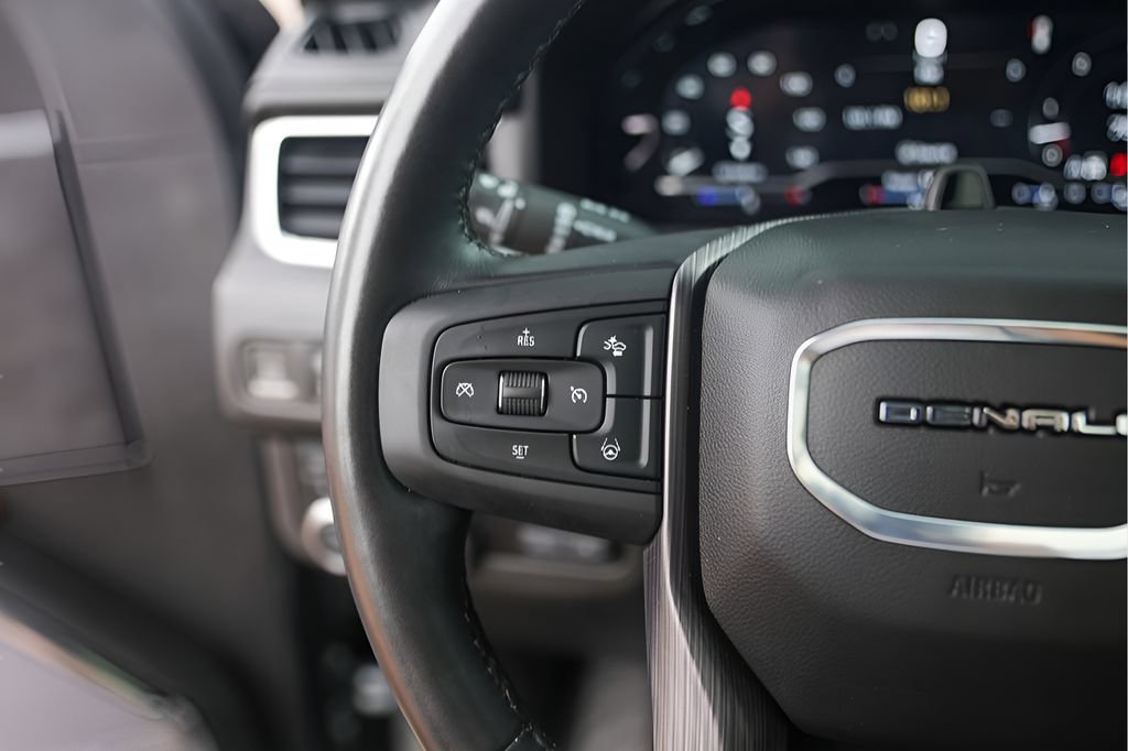 Used 2023 GMC Yukon Denali Ultimate AWD/4WD image 16