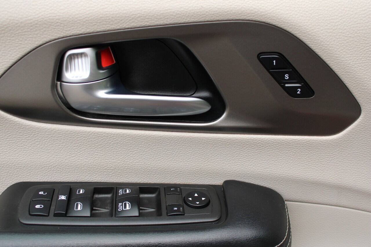Used 2021 Chrysler Pacifica Touring-L FWD image 31