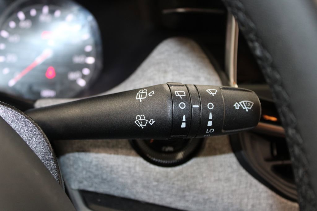 Used 2025 Jeep Compass Latitude image 23