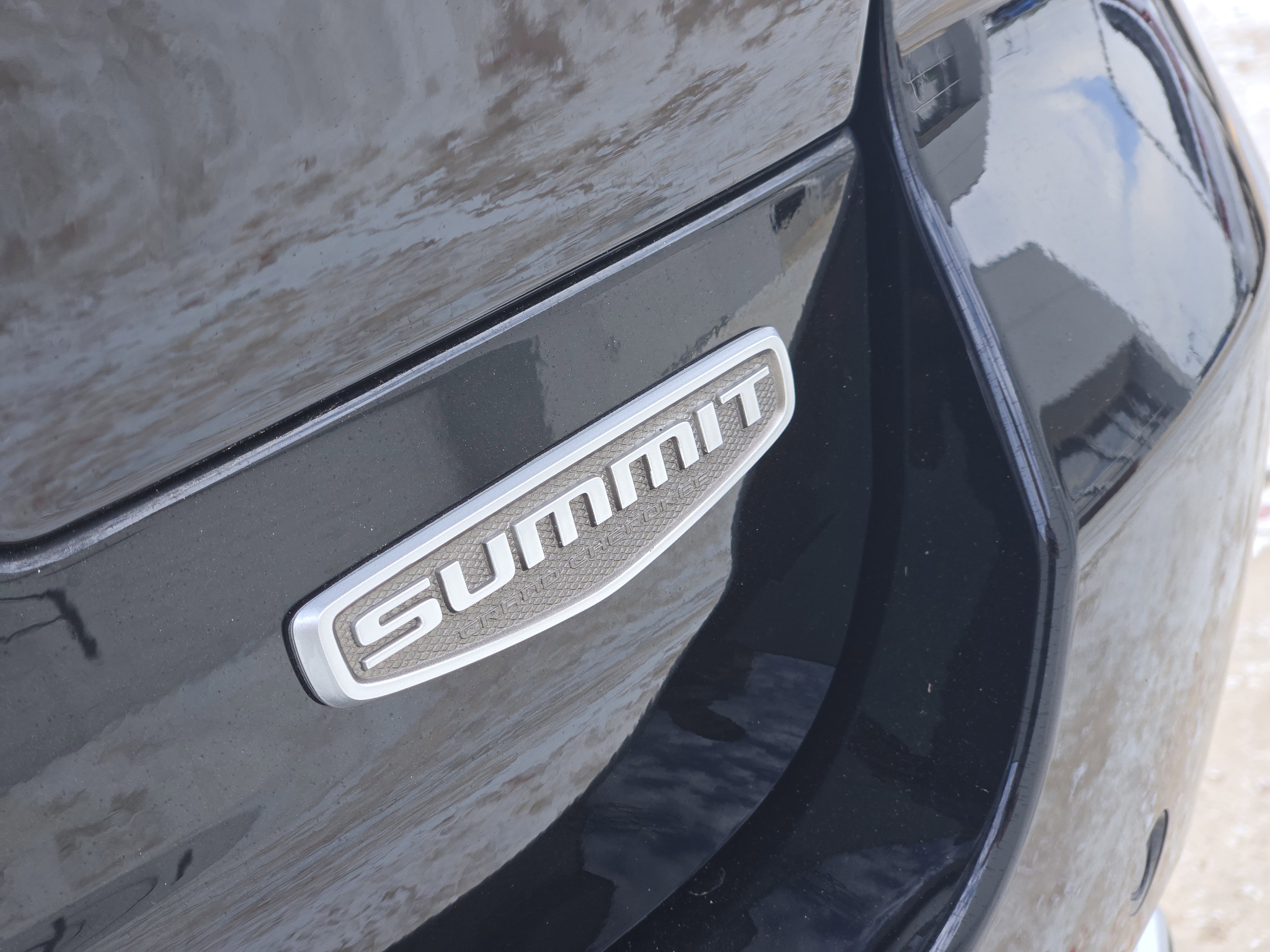 Used 2024 Jeep Grand Cherokee Summit AWD/4WD image 14