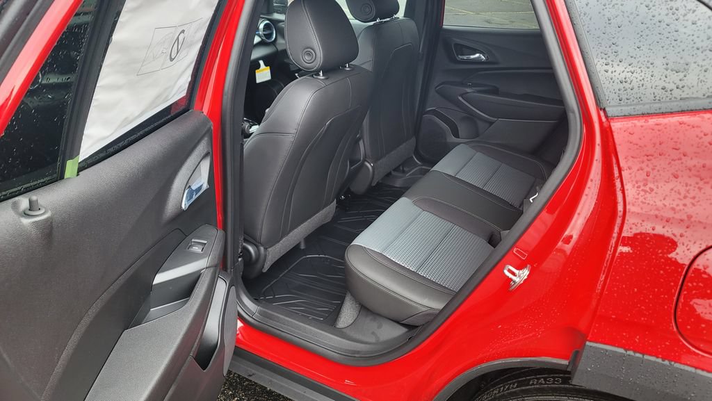 New 2026 Chevrolet Trax LT w/ Driver Confidence Package FWD image 25