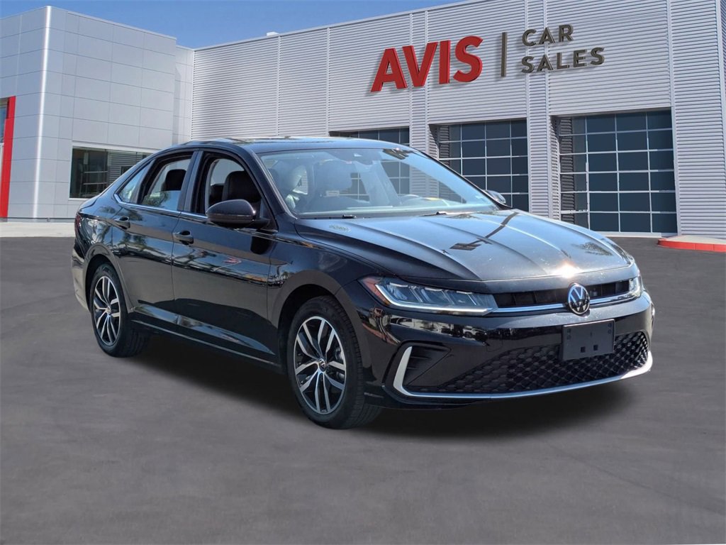 Used 2025 Volkswagen Jetta SE image 3