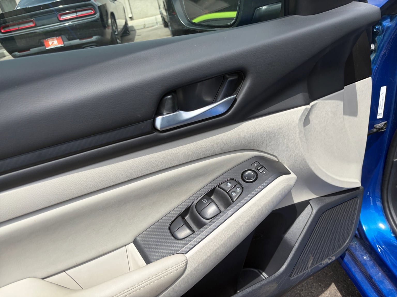 Used 2025 Nissan Altima 2.5 SV FWD image 11