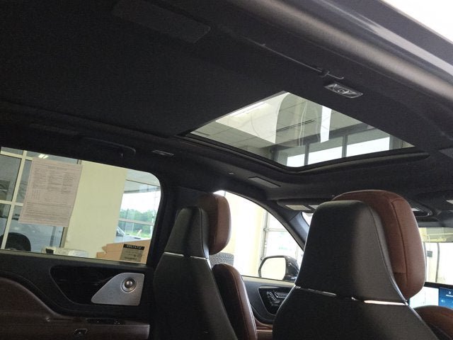 Used 2025 Lincoln Aviator Reserve w/ Equipment Group 201A AWD/4WD image 9