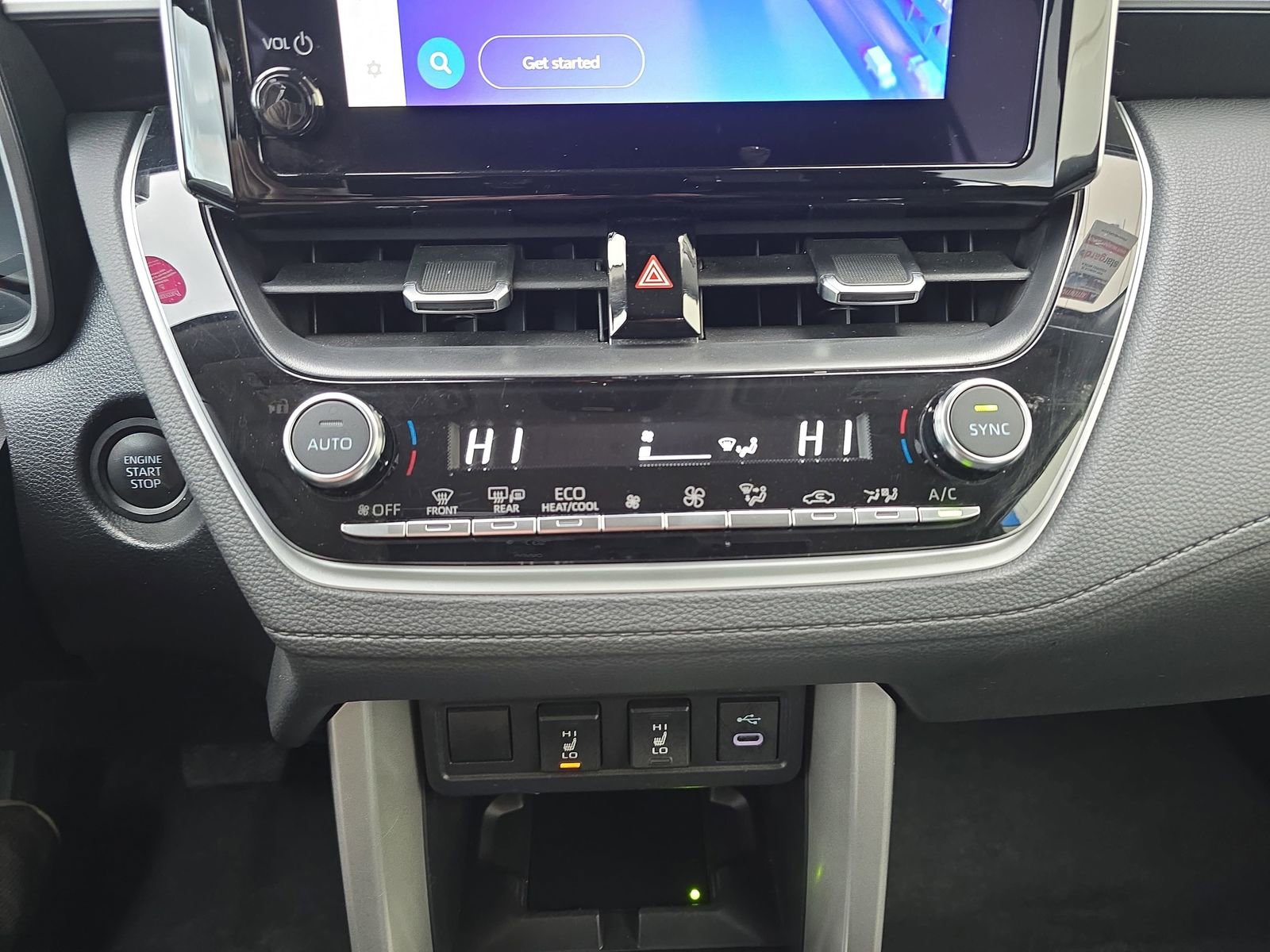 Used 2025 Toyota Corolla Cross XLE image 26