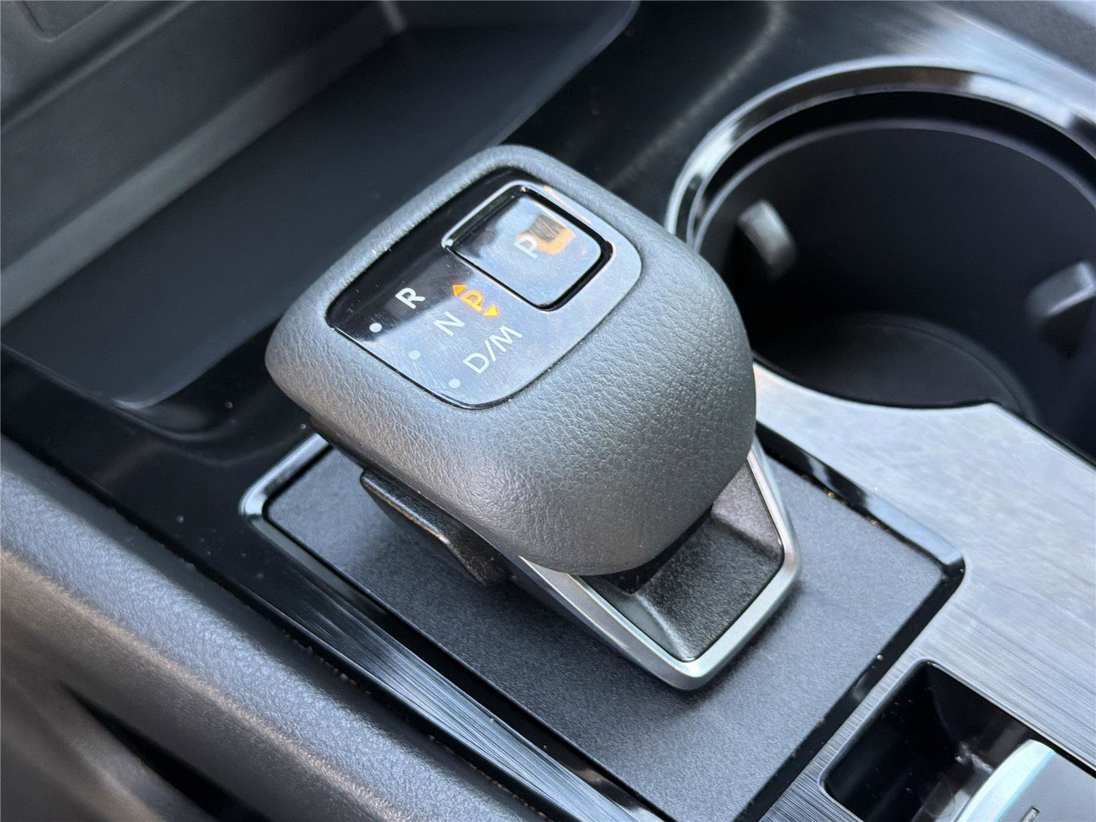 Used 2025 Nissan Rogue SV image 31