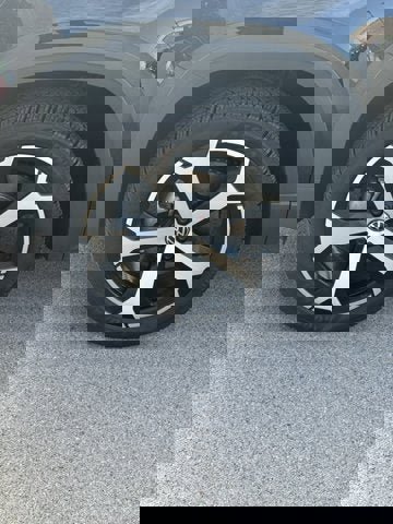 Certified 2025 Volkswagen Taos SEL image 4