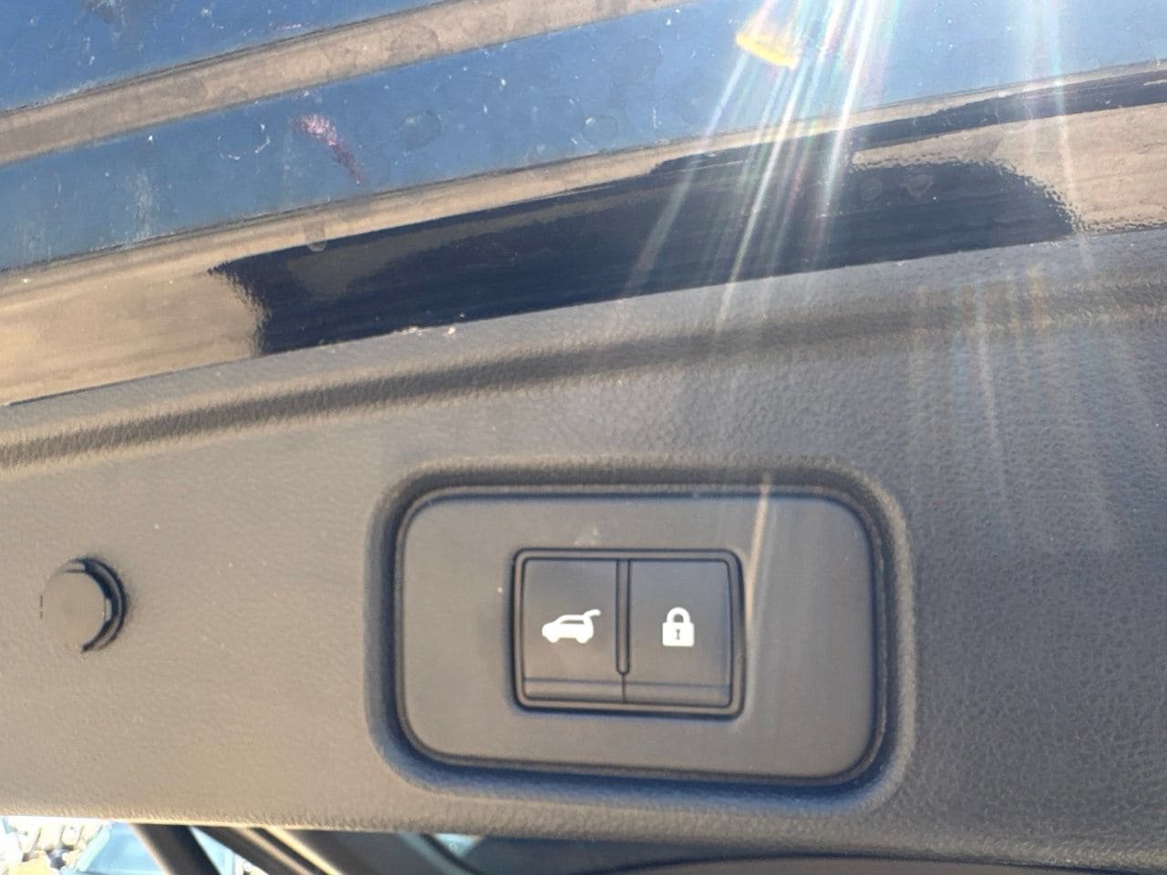 Certified 2025 Nissan Pathfinder SV FWD image 35