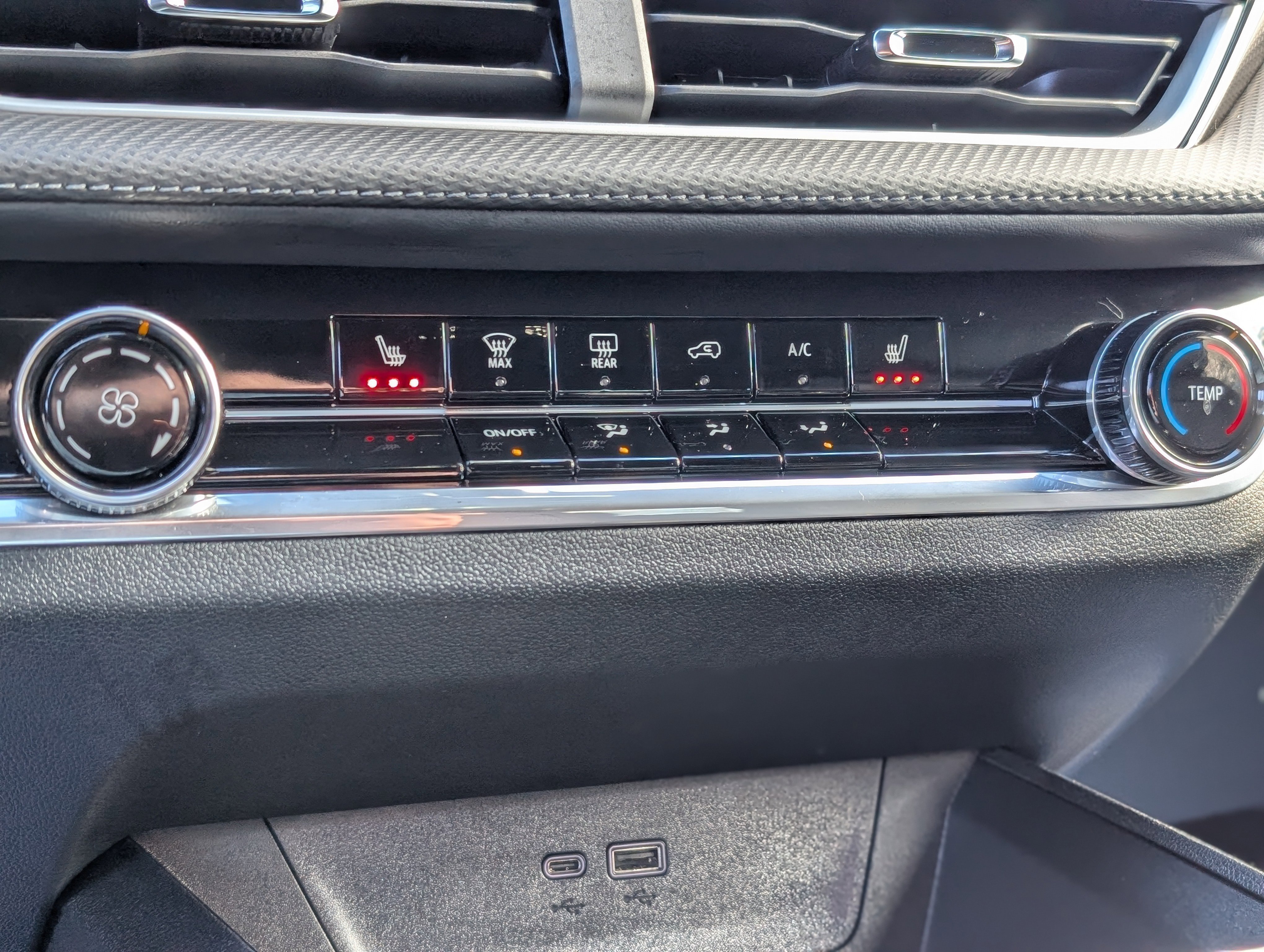 Used 2025 Chevrolet Equinox LT w/ Safety and Technology Package image 23