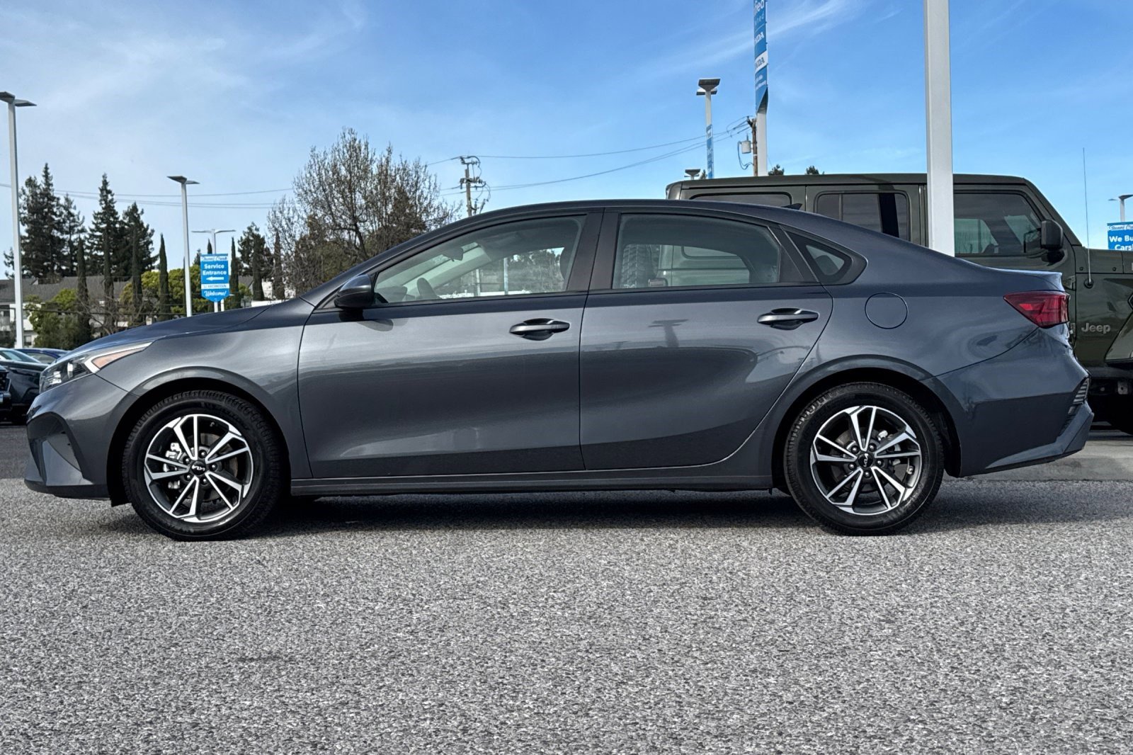 Used 2022 Kia Forte LXS FWD image 2