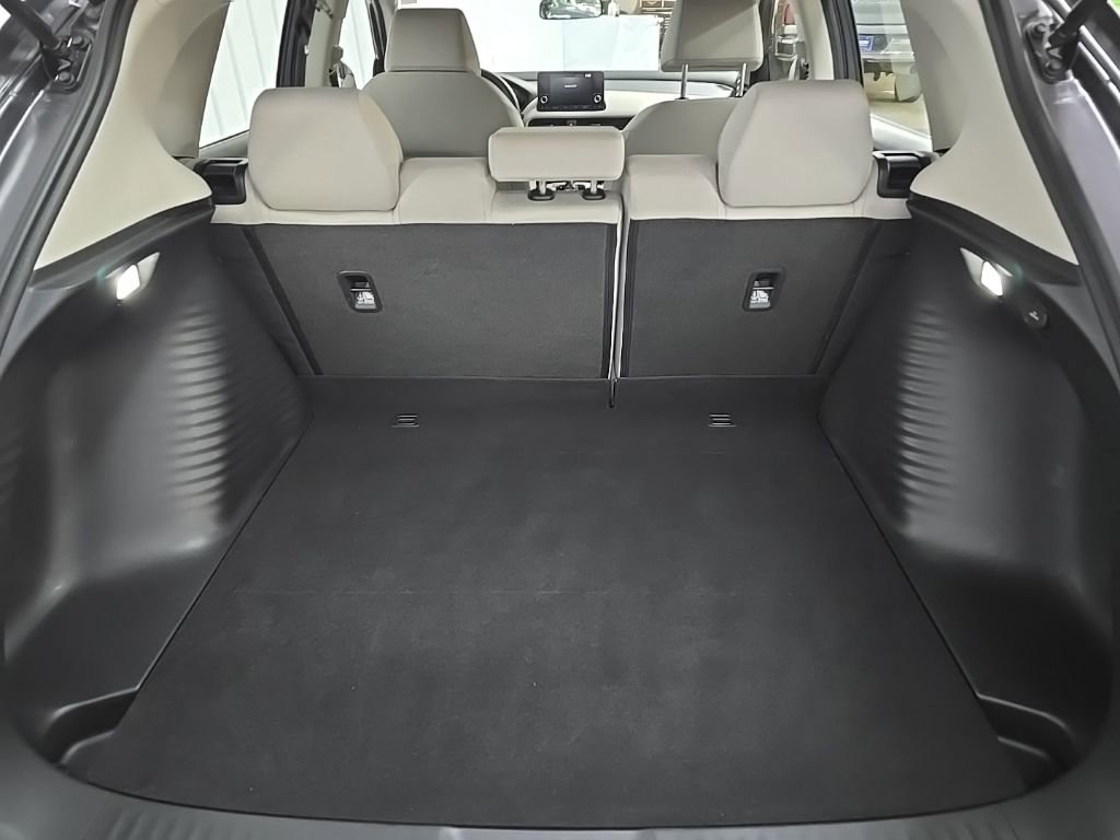 Used 2023 Honda HR-V LX image 11