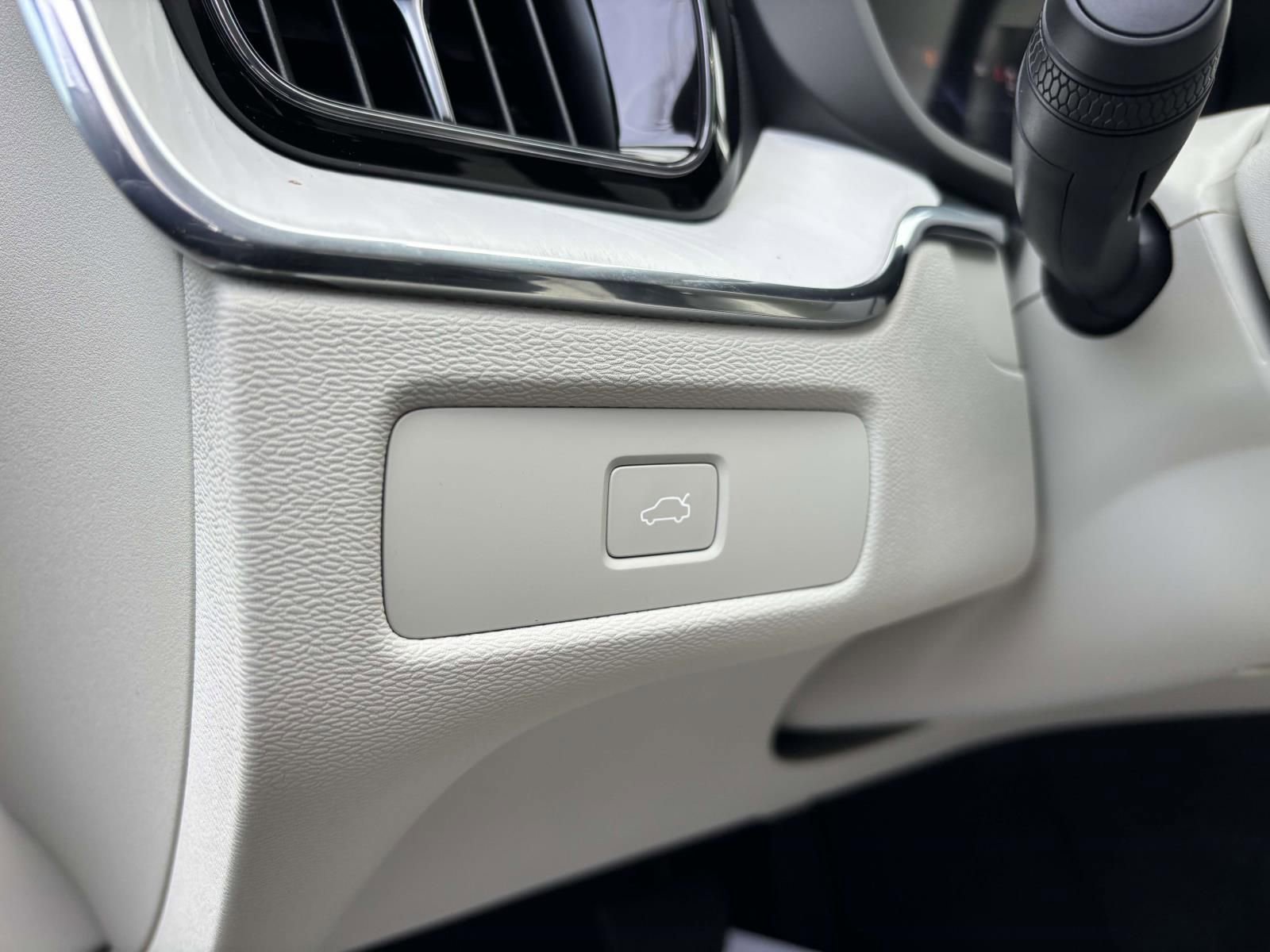 New 2026 Volvo XC60 B5 Ultra w/ Protection Package Premier image 12