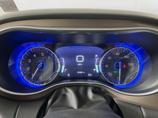 Used 2019 Chrysler Pacifica Touring-L Plus w/ Advanced Safetytec Group FWD image 14