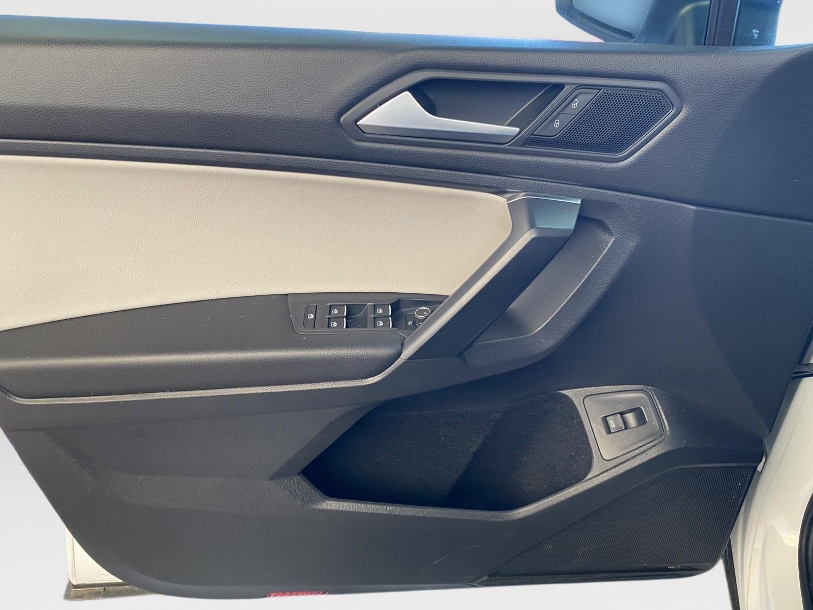Used 2021 Volkswagen Tiguan SEL w/ 3rd Row Seat Package AWD/4WD image 19