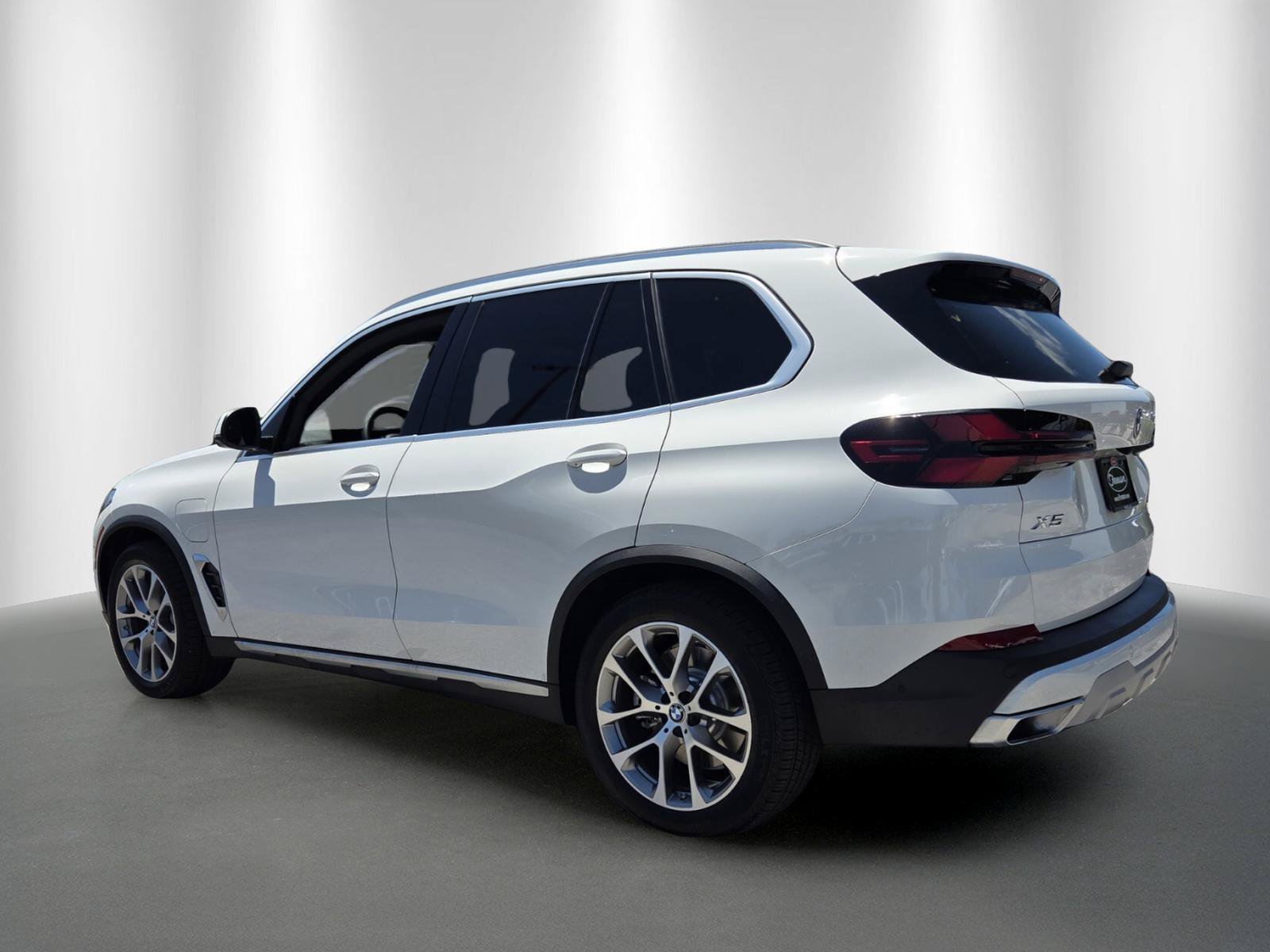 Certified 2026 BMW X5 xDrive50e w/ Executive Package AWD/4WD image 5