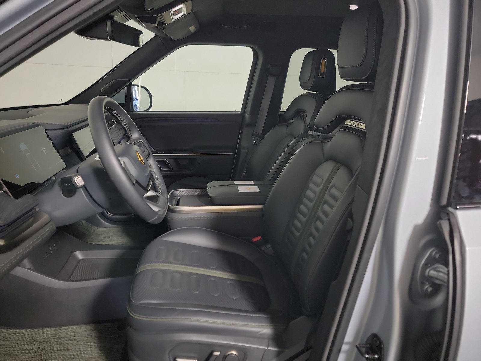 Used 2024 Rivian R1T Adventure Dual AWD/4WD image 20