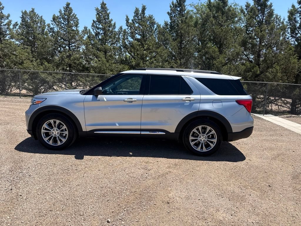 Used 2021 Ford Explorer XLT w/ Equipment Group 202A RWD image 3