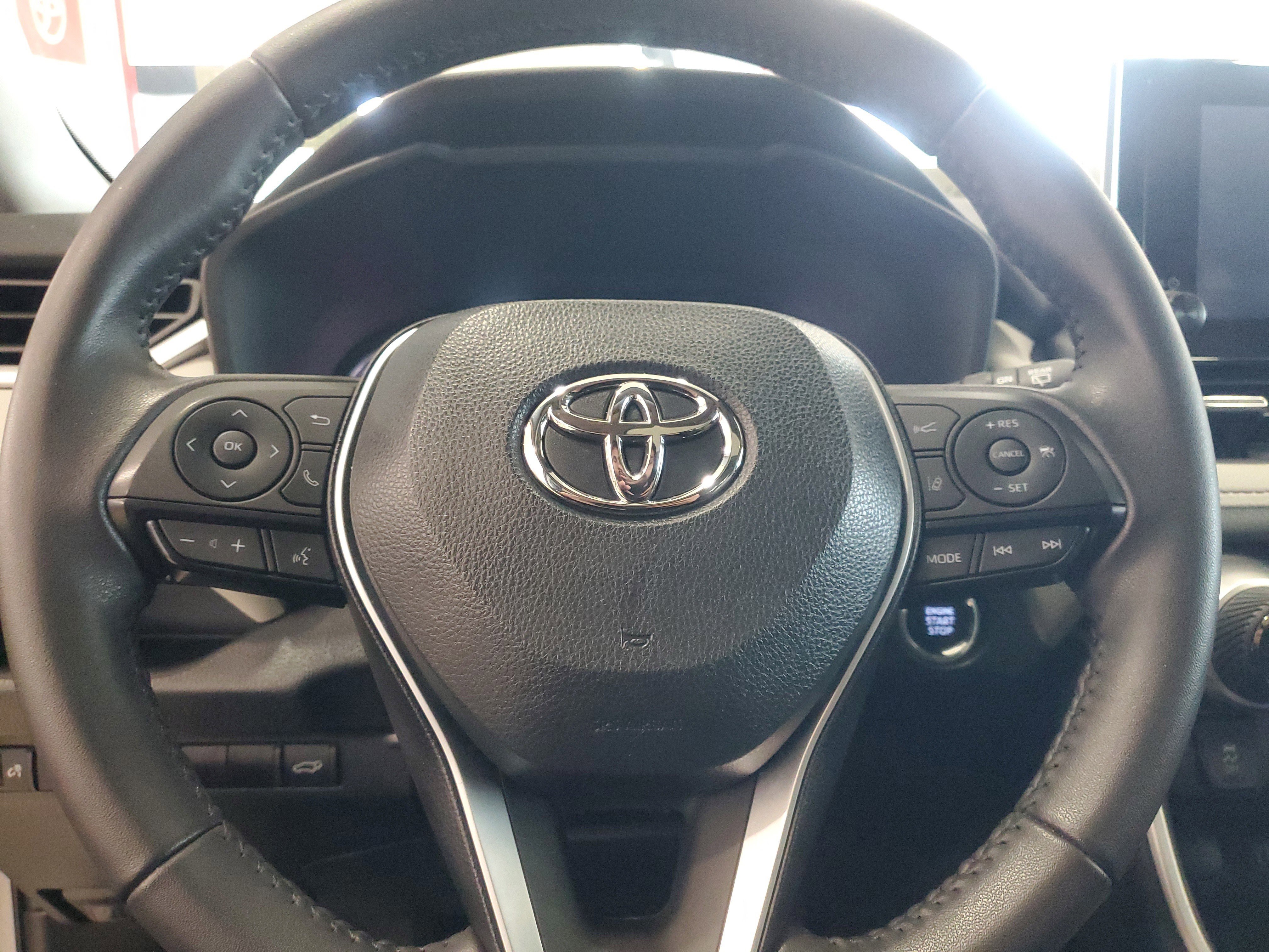 Used 2023 Toyota RAV4 XLE Premium image 19
