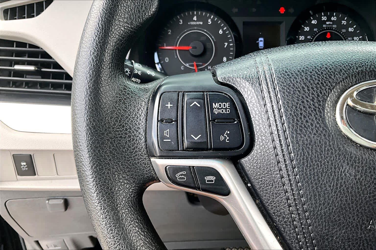 Used 2015 Toyota Sienna LE FWD image 23