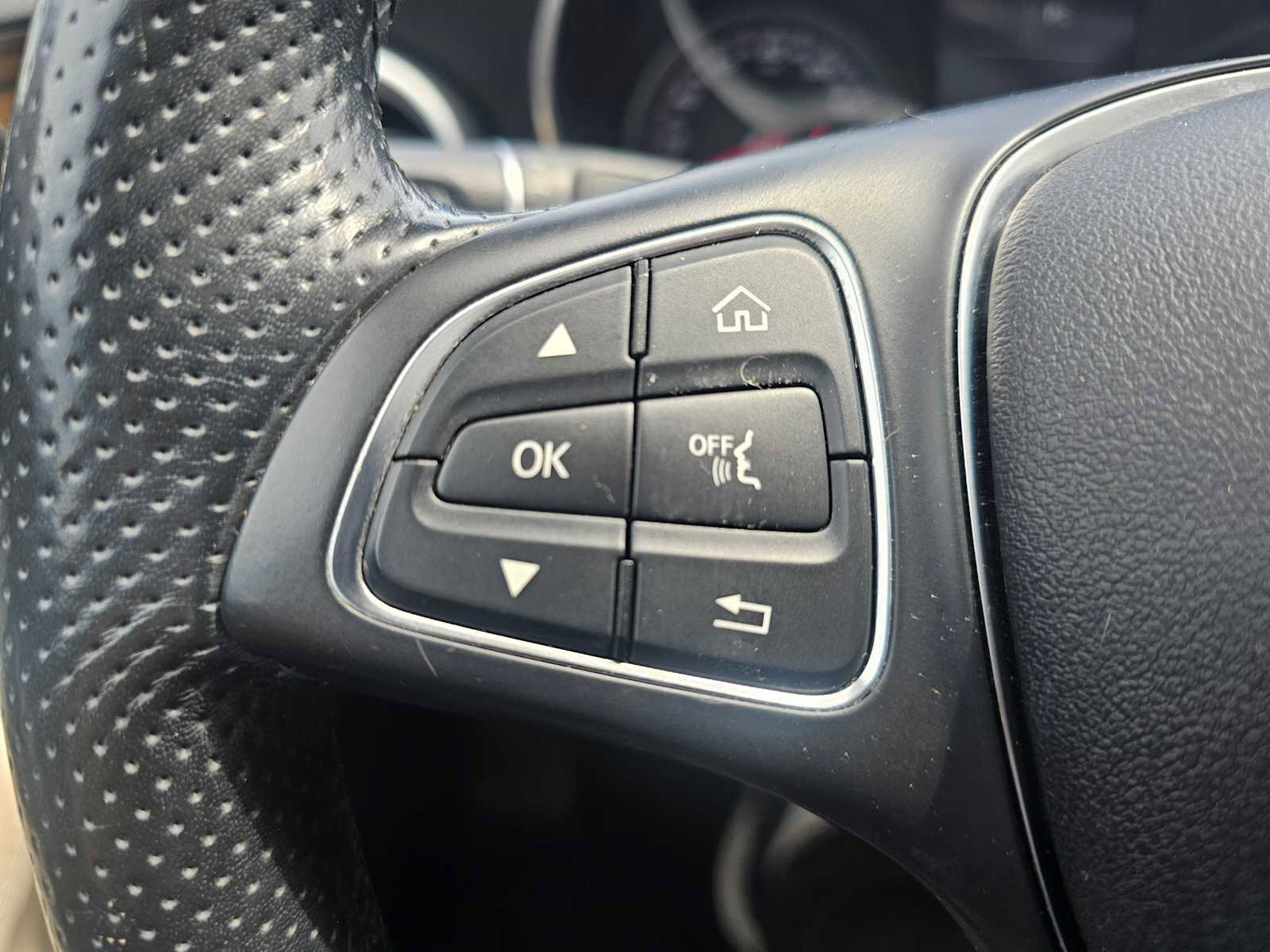 Used 2017 Mercedes-Benz C 300 4MATIC Sedan image 34