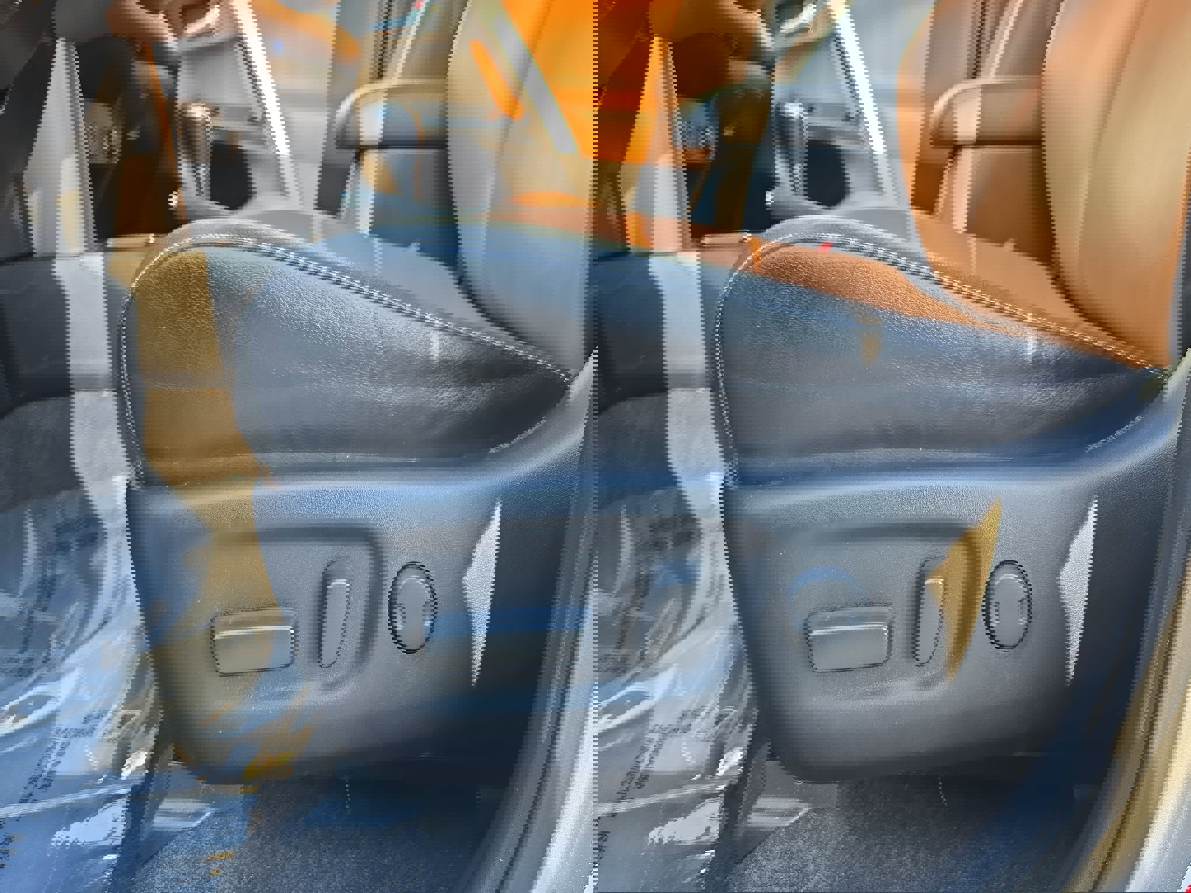 Used 2016 Toyota RAV4 Limited w/ Advanced Technology Package image 28