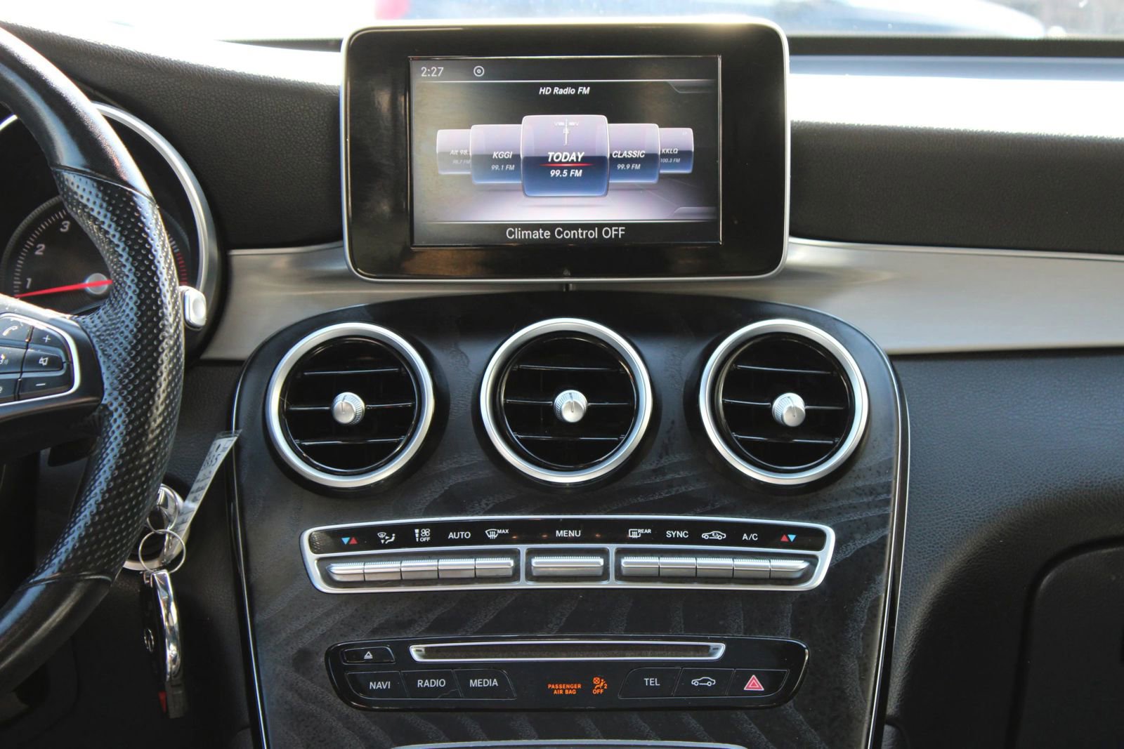 Used 2019 Mercedes-Benz GLC 300 4MATIC w/ Premium Package image 28