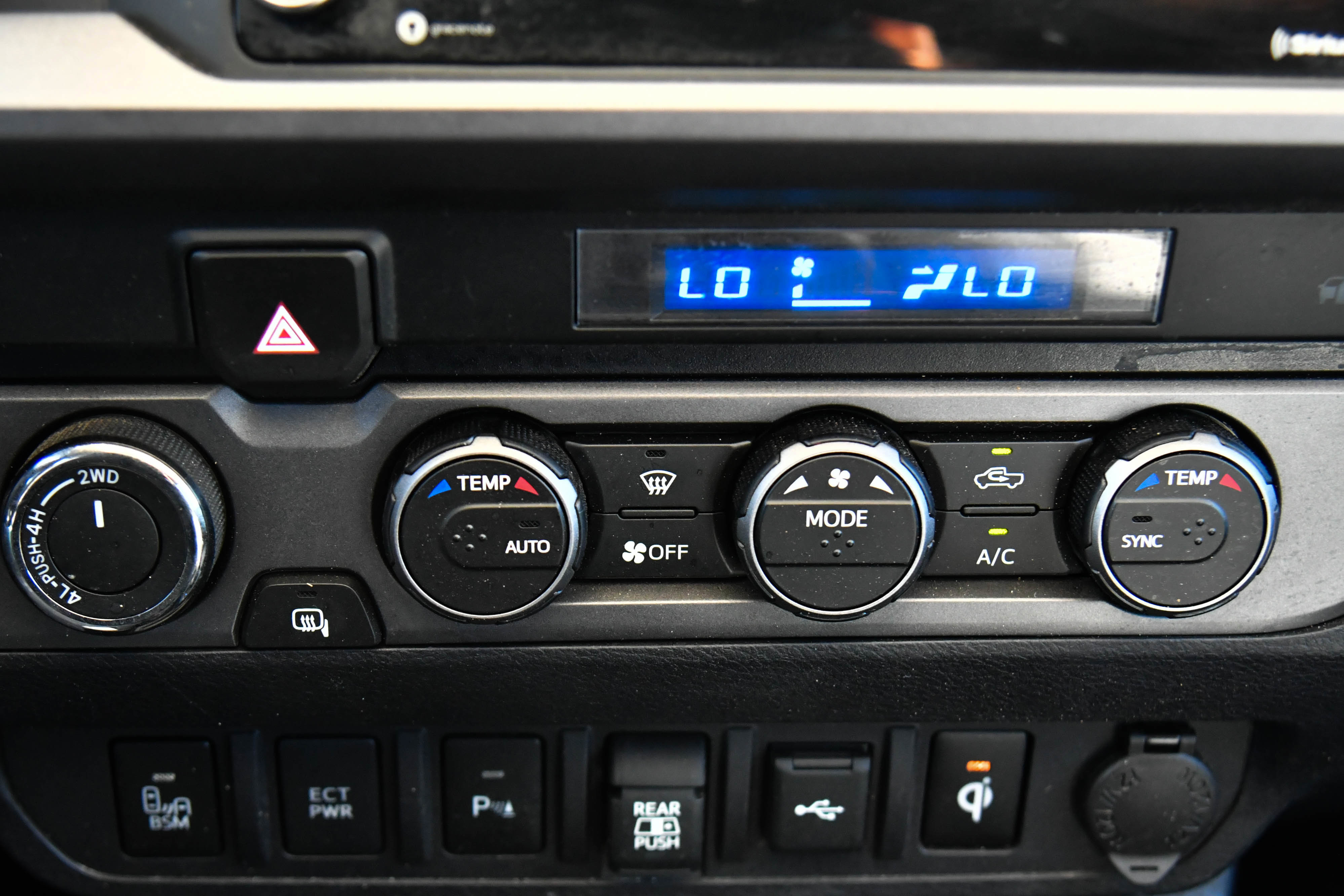 Used 2023 Toyota Tacoma TRD Off-Road w/ Technology Package AWD/4WD image 23
