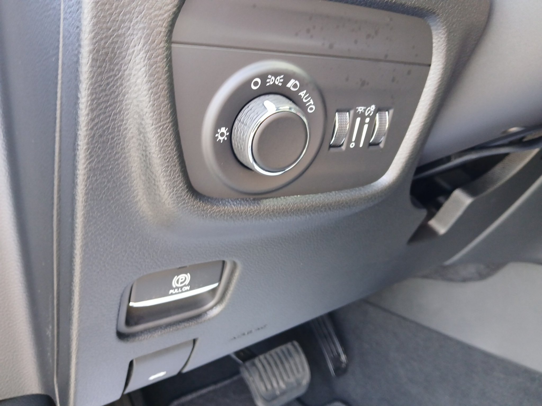 New 2027 Jeep Grand Cherokee Laredo X RWD image 35