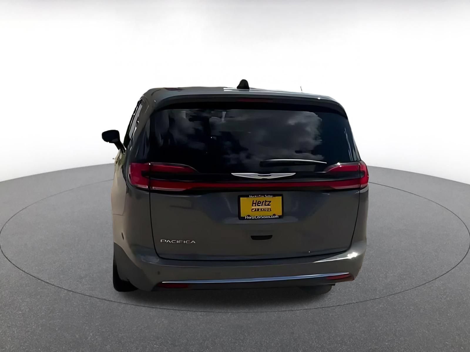 Used 2025 Chrysler Pacifica Select FWD image 10