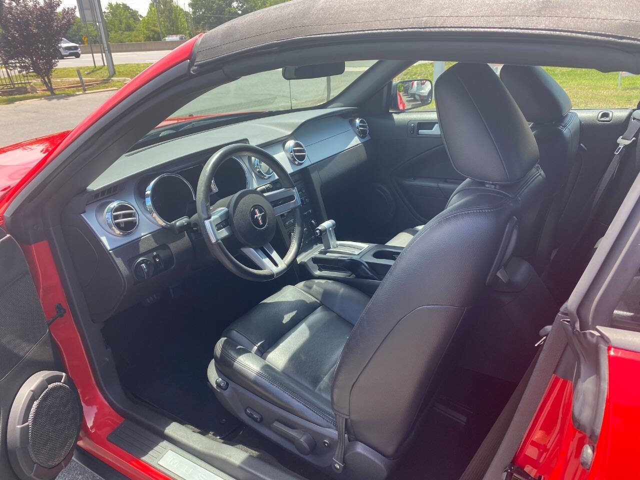 Used 2005 Ford Mustang Convertible RWD image 8