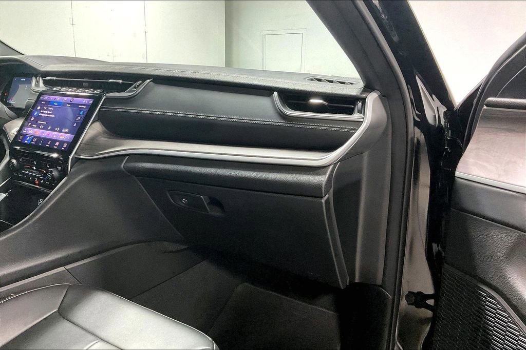 Used 2025 Jeep Grand Cherokee L Limited w/ Black Appearance Package image 19