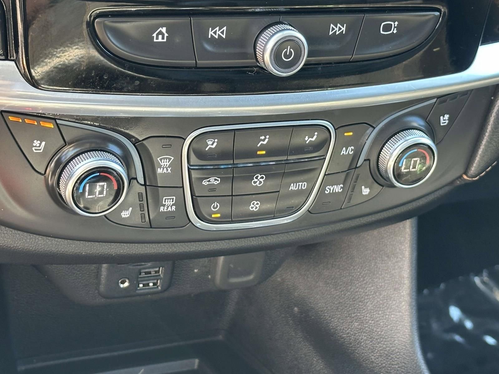 Used 2020 Chevrolet Traverse Premier w/ Redline Edition AWD/4WD image 12