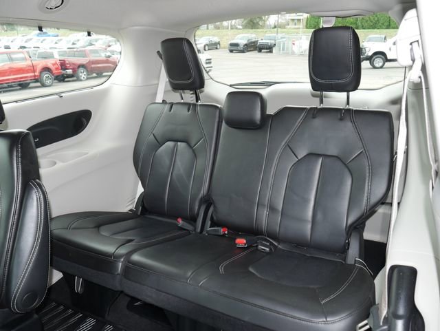 Used 2023 Chrysler Pacifica Touring-L w/ Uconnect Theater Family Group image 24