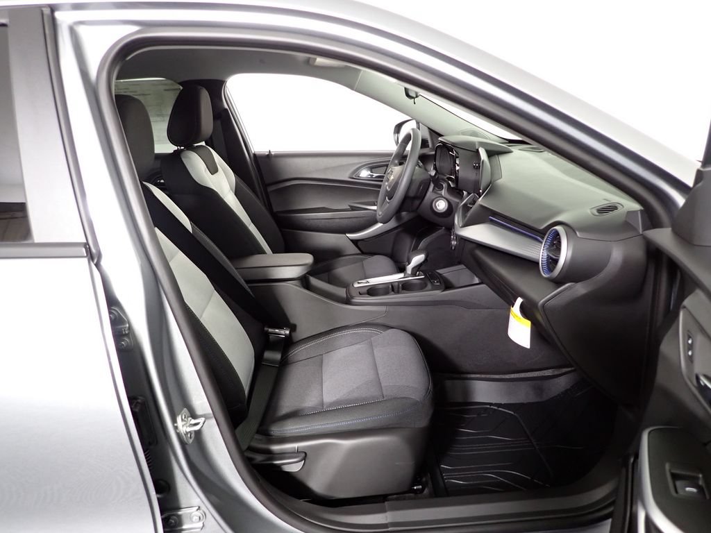 New 2026 Chevrolet Trax LS w/ LS Convenience Package FWD image 35