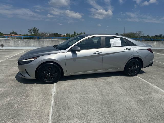 Used 2023 Hyundai Elantra SEL image 17